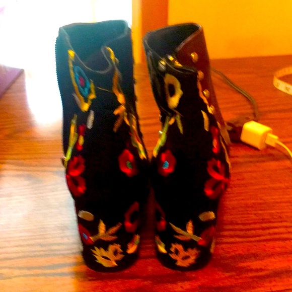 Studded leather and velvet Flowered ankle boots - Picture 3 of 6